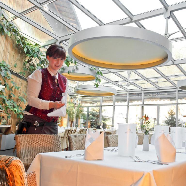 Hotel Forsthaus Gruena Betreiber Gmbh ケムニッツ エクステリア 写真