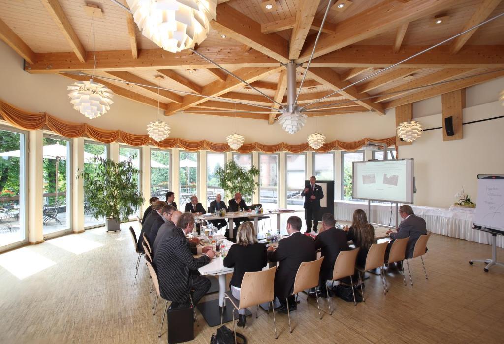 Hotel Forsthaus Gruena Betreiber Gmbh ケムニッツ エクステリア 写真