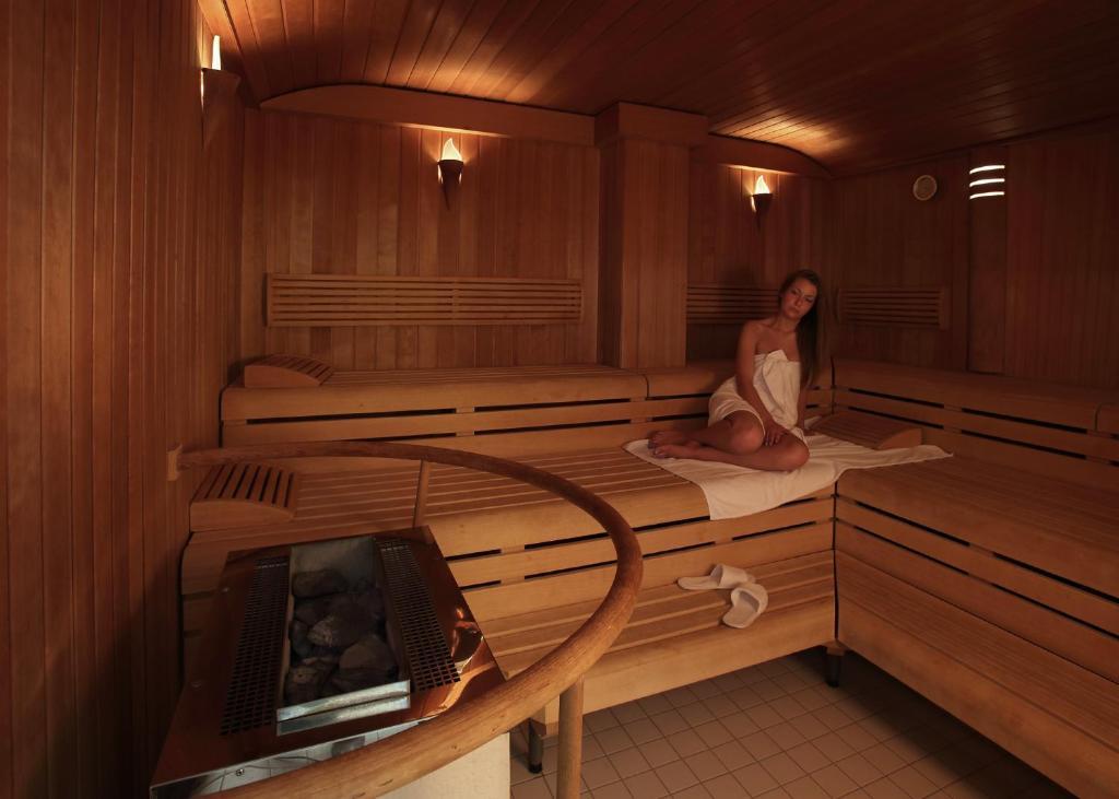 Hotel Forsthaus Gruena Betreiber Gmbh ケムニッツ エクステリア 写真